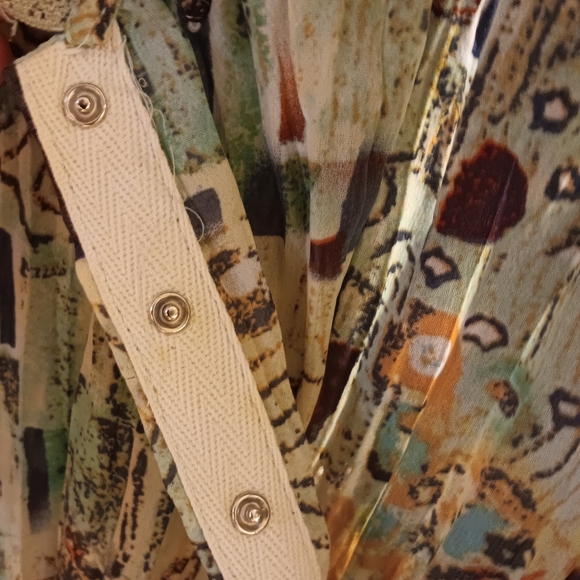 Abstract Patterned Blouse - Picture 3 of 13